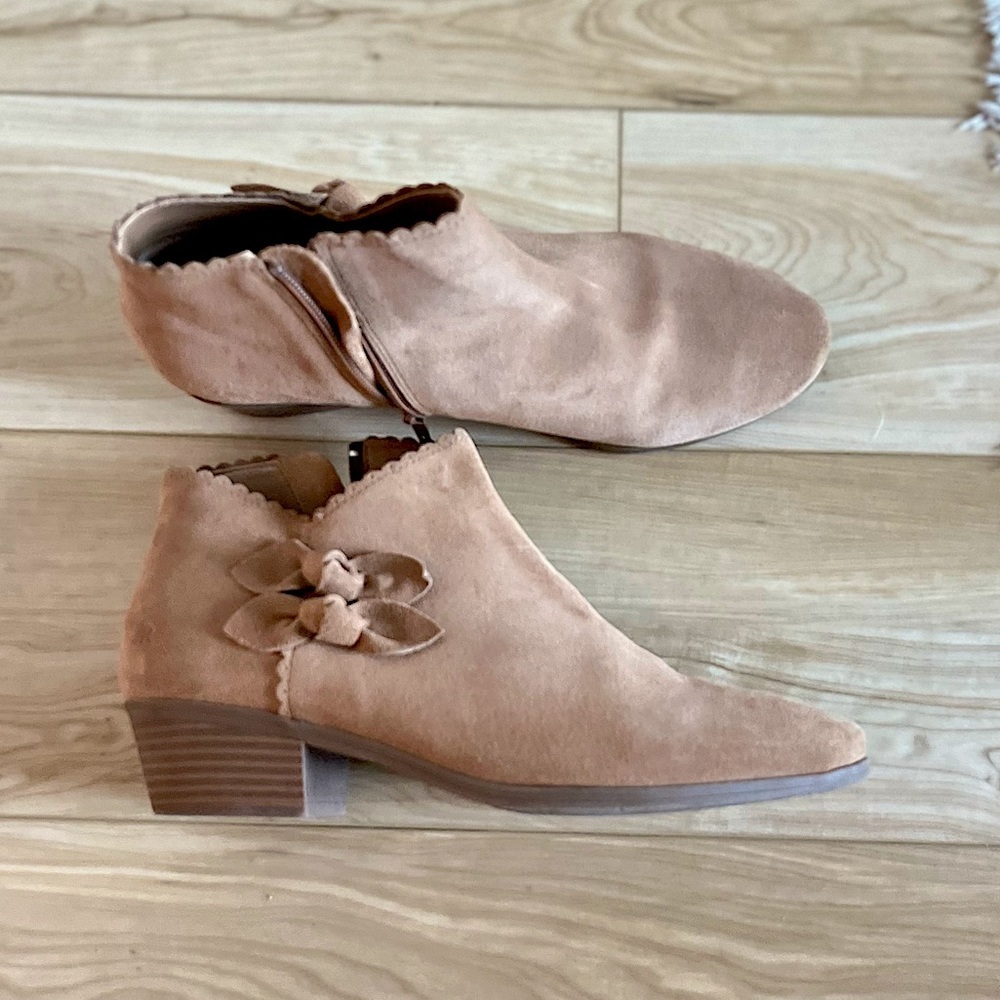 JACK ROGERS BOOTIES | KALI SUEDE ANKLE BOOTS | BOW IN OAK TAN BROWN | SIZE 8